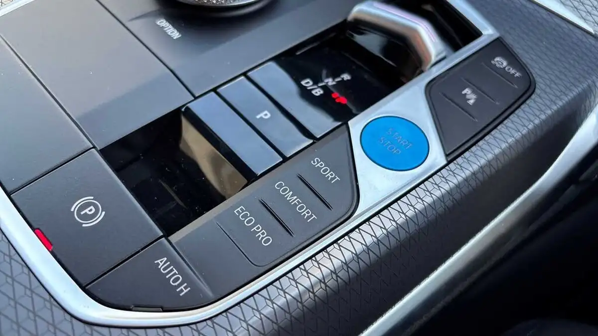 2025-bmw-i4-e-m50-big-37