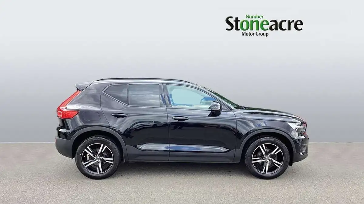 2022-volvo-xc40-15-t3-r-design-auto-big-2