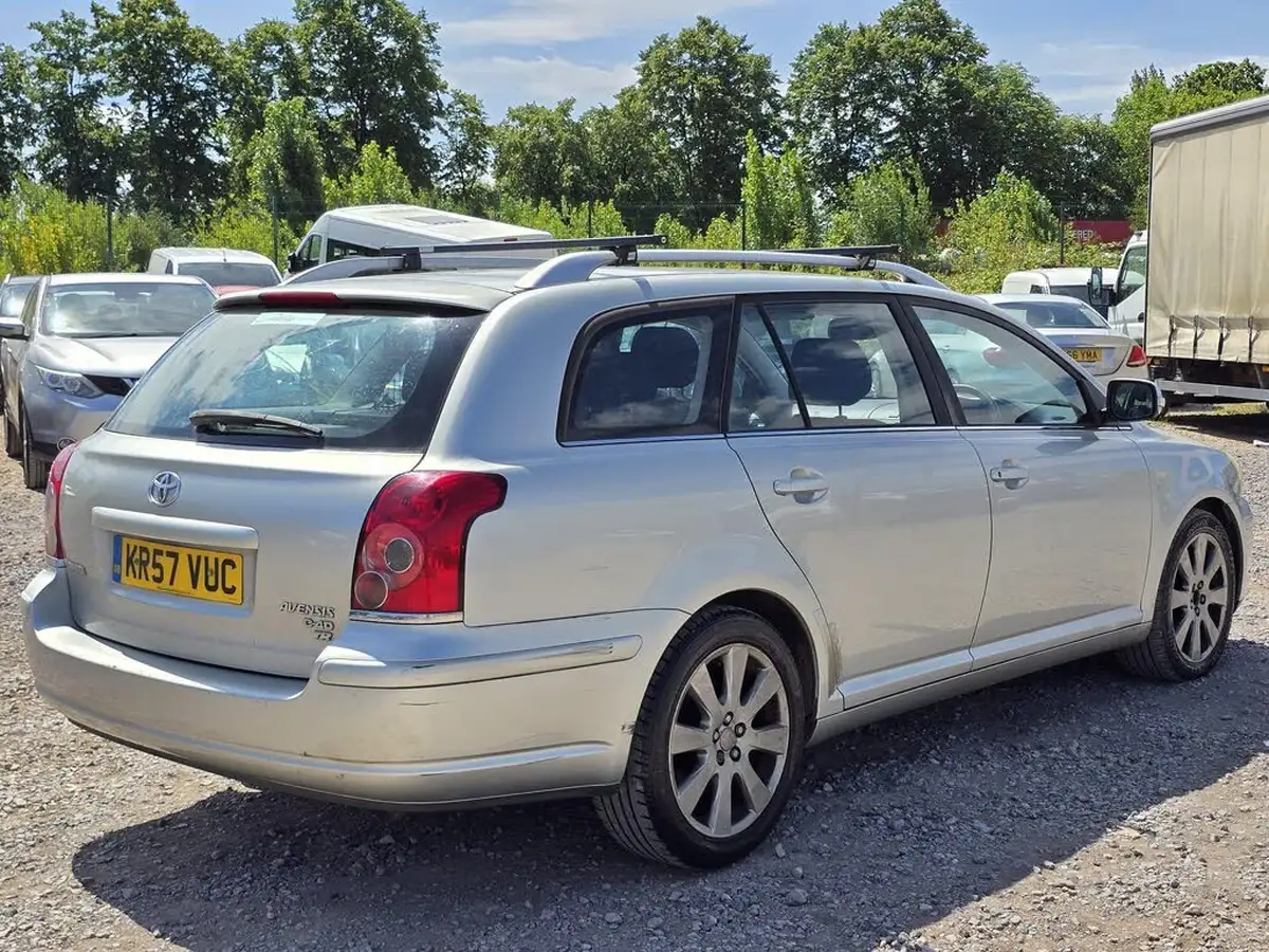2007-toyota-avensis-20td-tr-estate-5d-big-14
