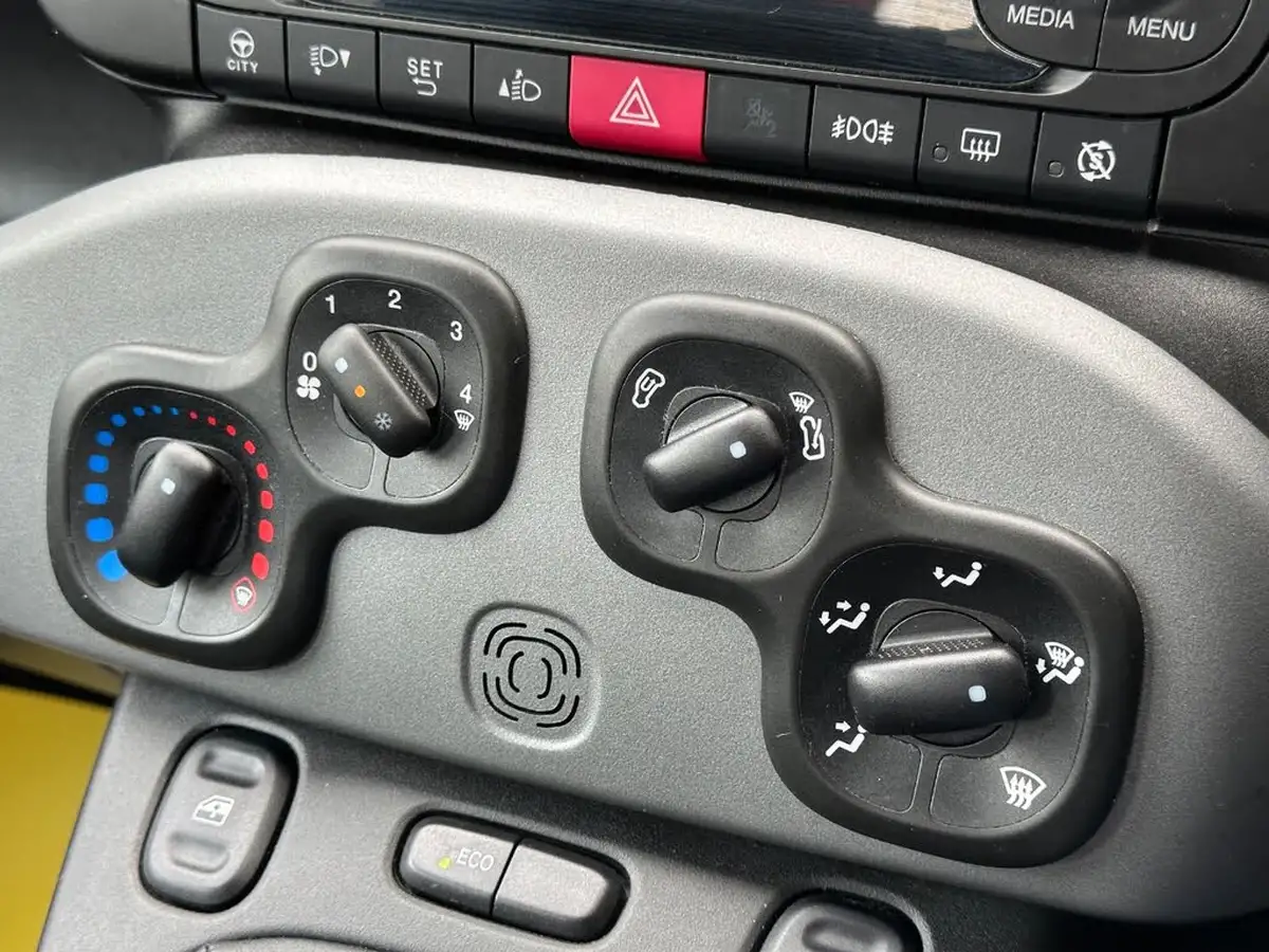 2019-fiat-panda-09-waze-4x4-big-20