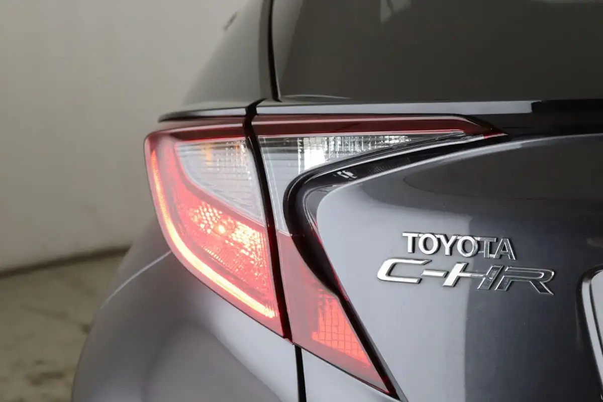 2021-toyota-c-hr-18-vvt-i-design-big-9
