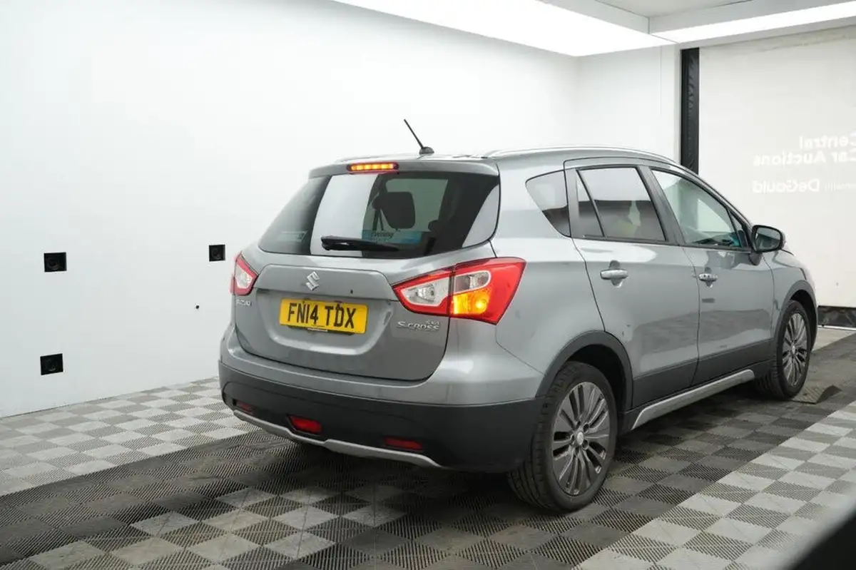 2014-suzuki-s-cross-16-sz4-big-6