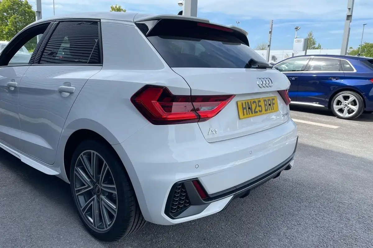 2025-audi-a1-10-30-tfsi-s-line-big-15
