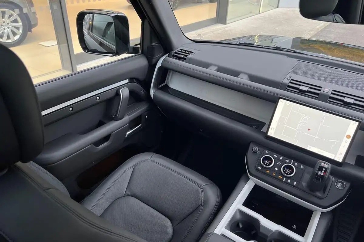 2024-land-rover-90-defender-30-d350-x-dynamic-hse-big-16