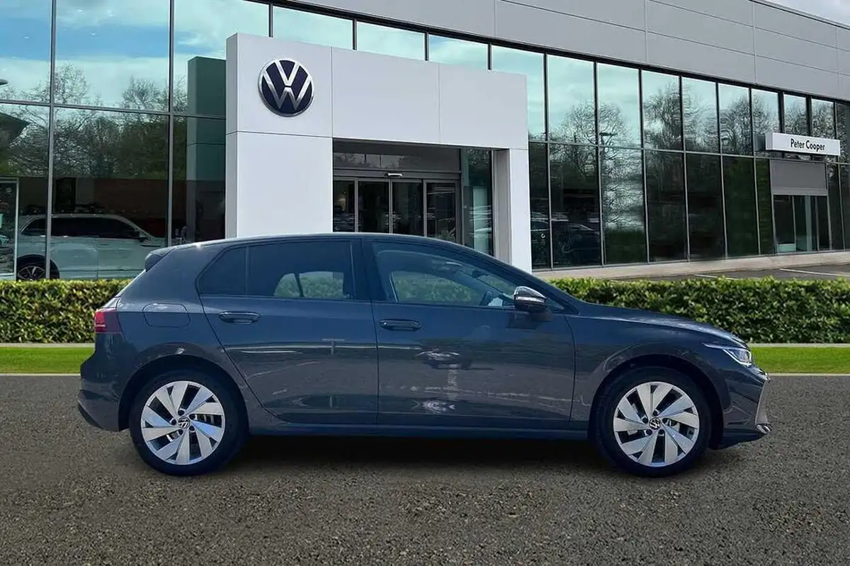 2025-volkswagen-golf-15-etsi-match-big-3