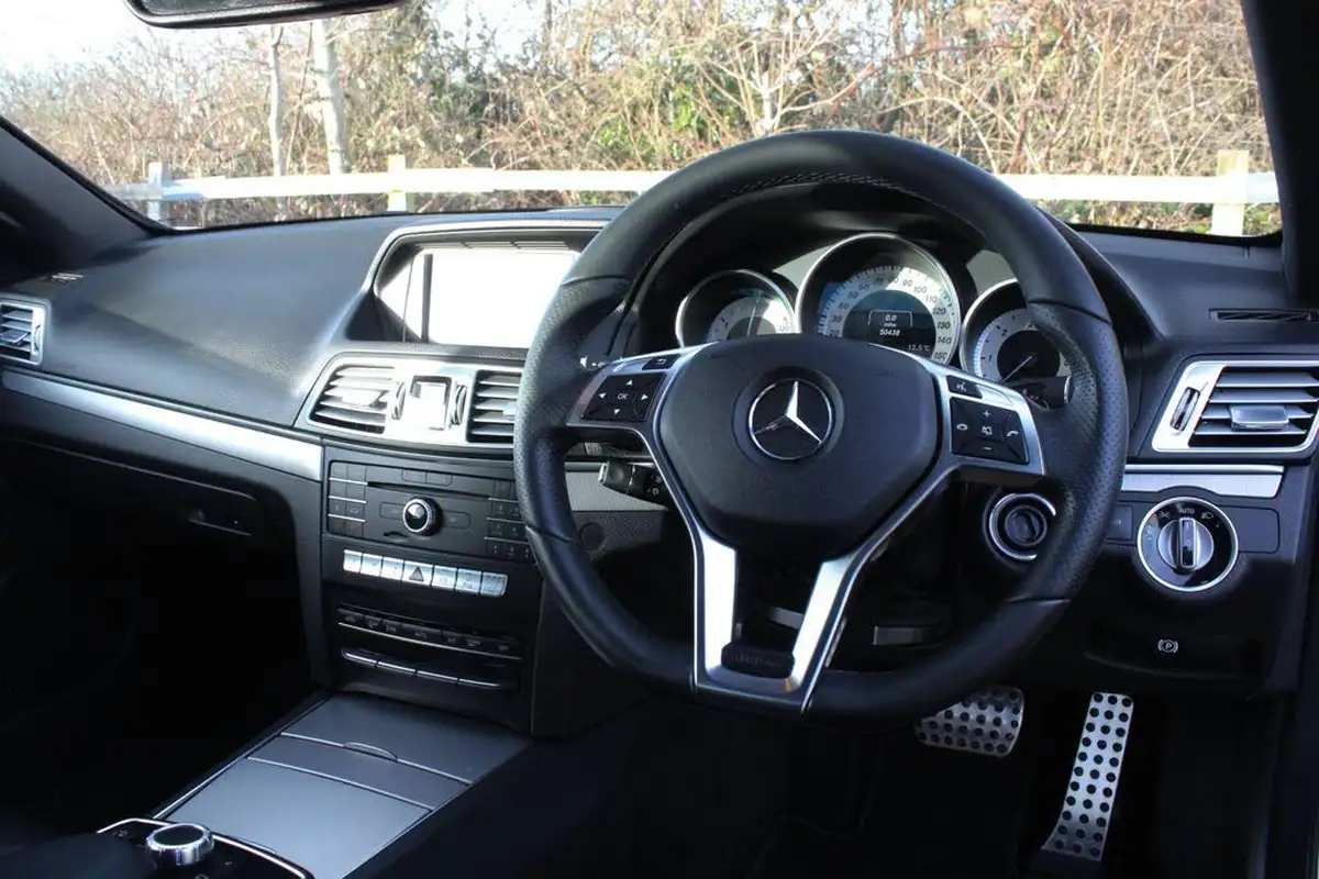 2015-mercedes-benz-e-class-30cdi-e350-amg-line-258ps-cabriolet-2d-big-7