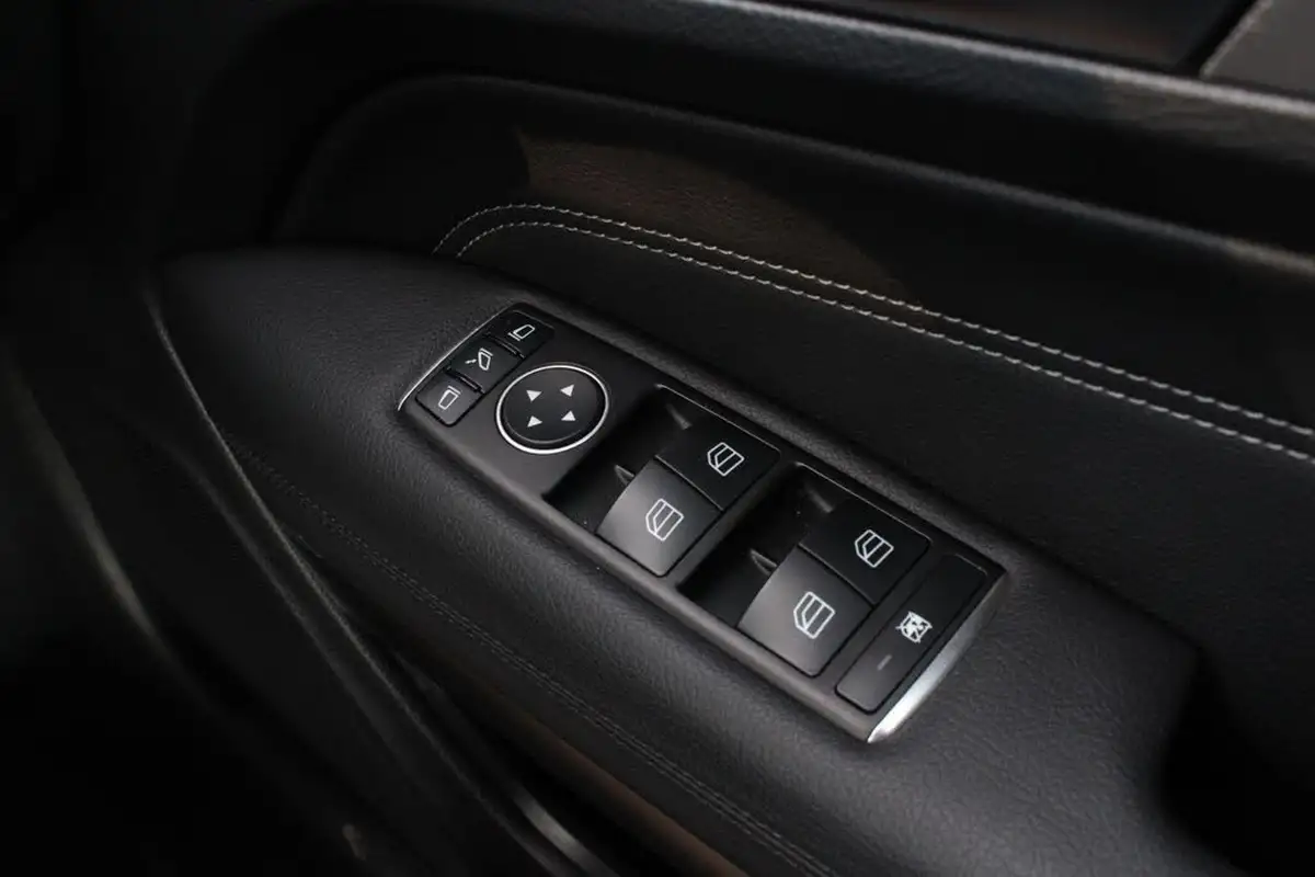2015-mercedes-benz-e-class-30cdi-e350-amg-line-258ps-cabriolet-2d-big-31