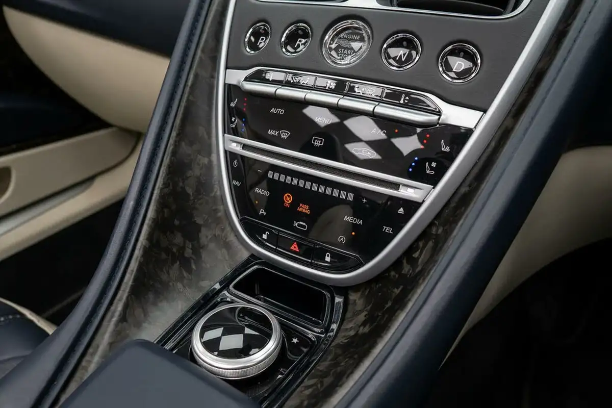 2020-aston-martin-db11-40-v8-503bhp-big-25