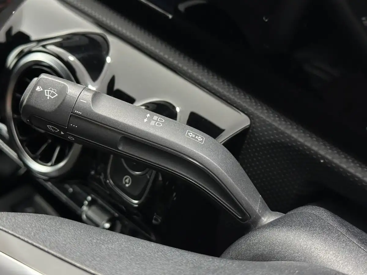 2019-mercedes-benz-a-class-13-a200-amg-line-saloon-4d-big-12
