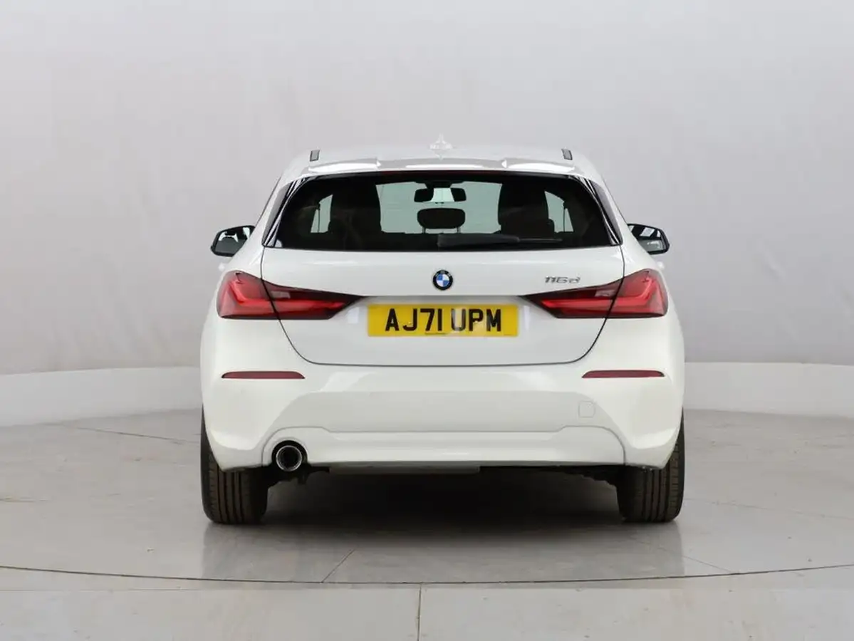 2022-bmw-1-series-15td-116d-se-dct-big-8