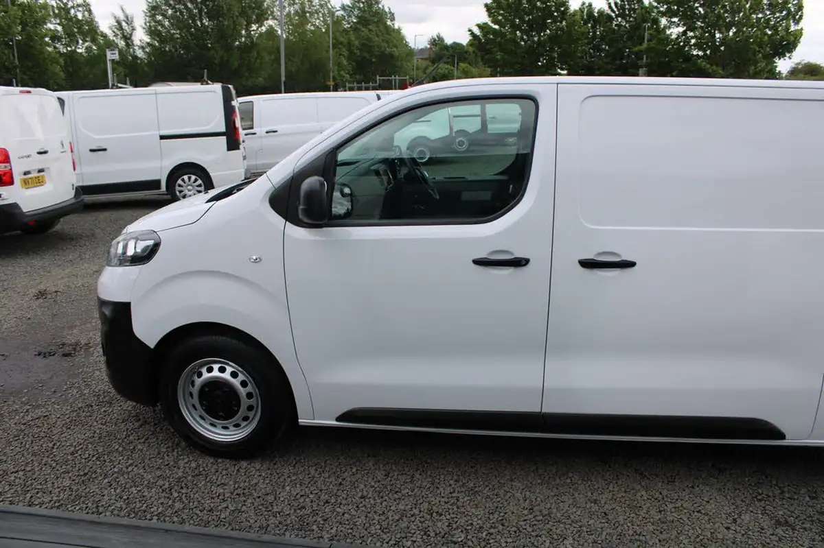 2023-vauxhall-vivaro-15td-2700-l1h1-dynamic-120pseu6d-big-9