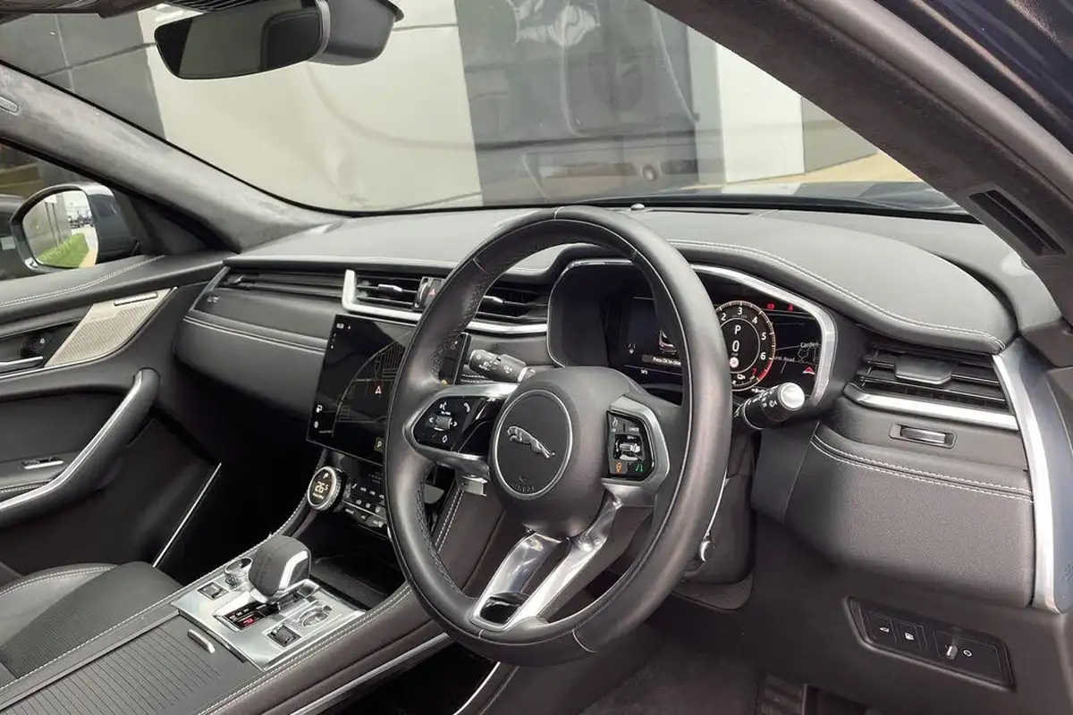 2023-jaguar-f-pace-20-p250-r-dynamic-hse-black-big-36