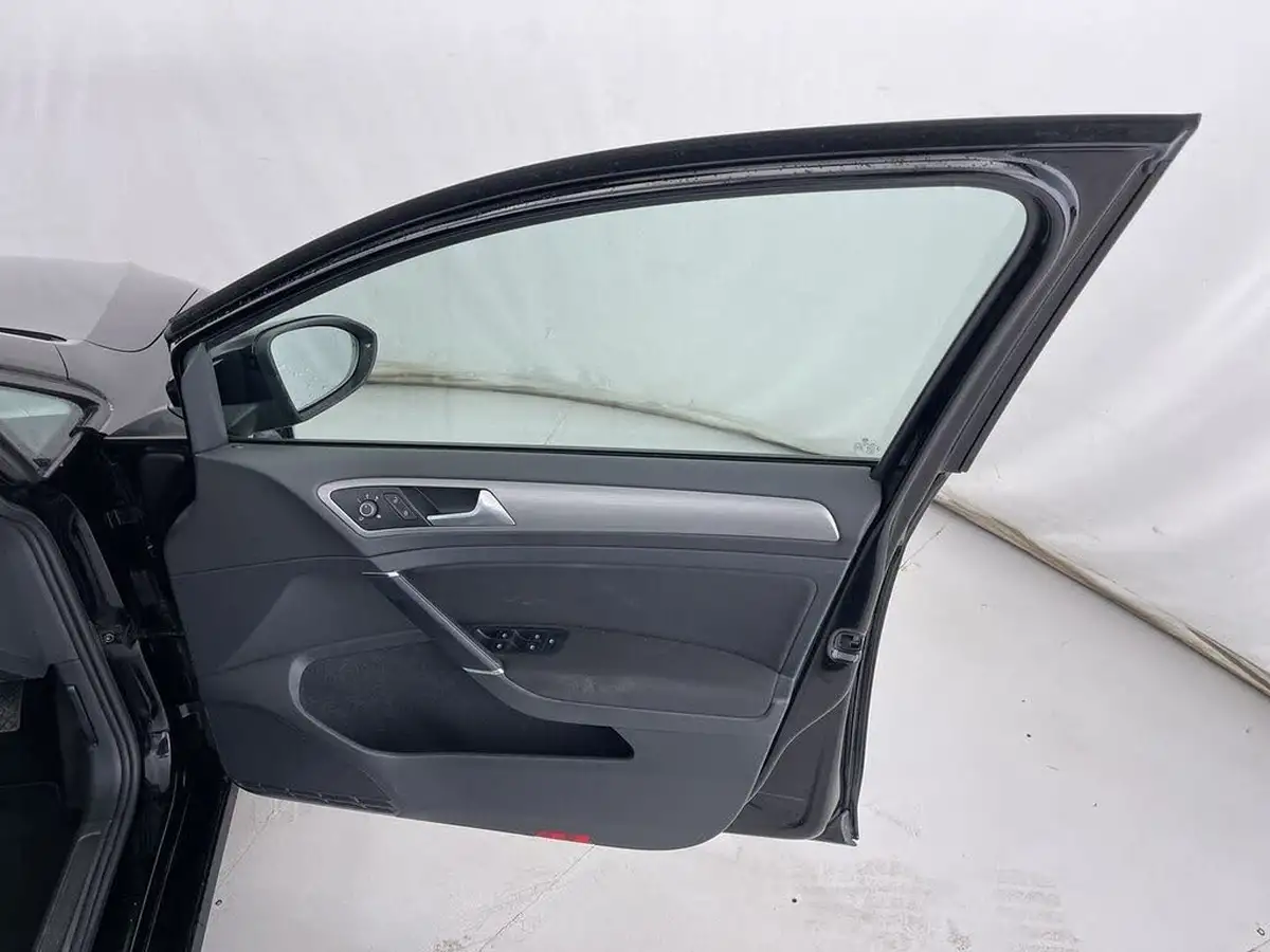 2015-volkswagen-golf-14-match-5d-dsg-big-28