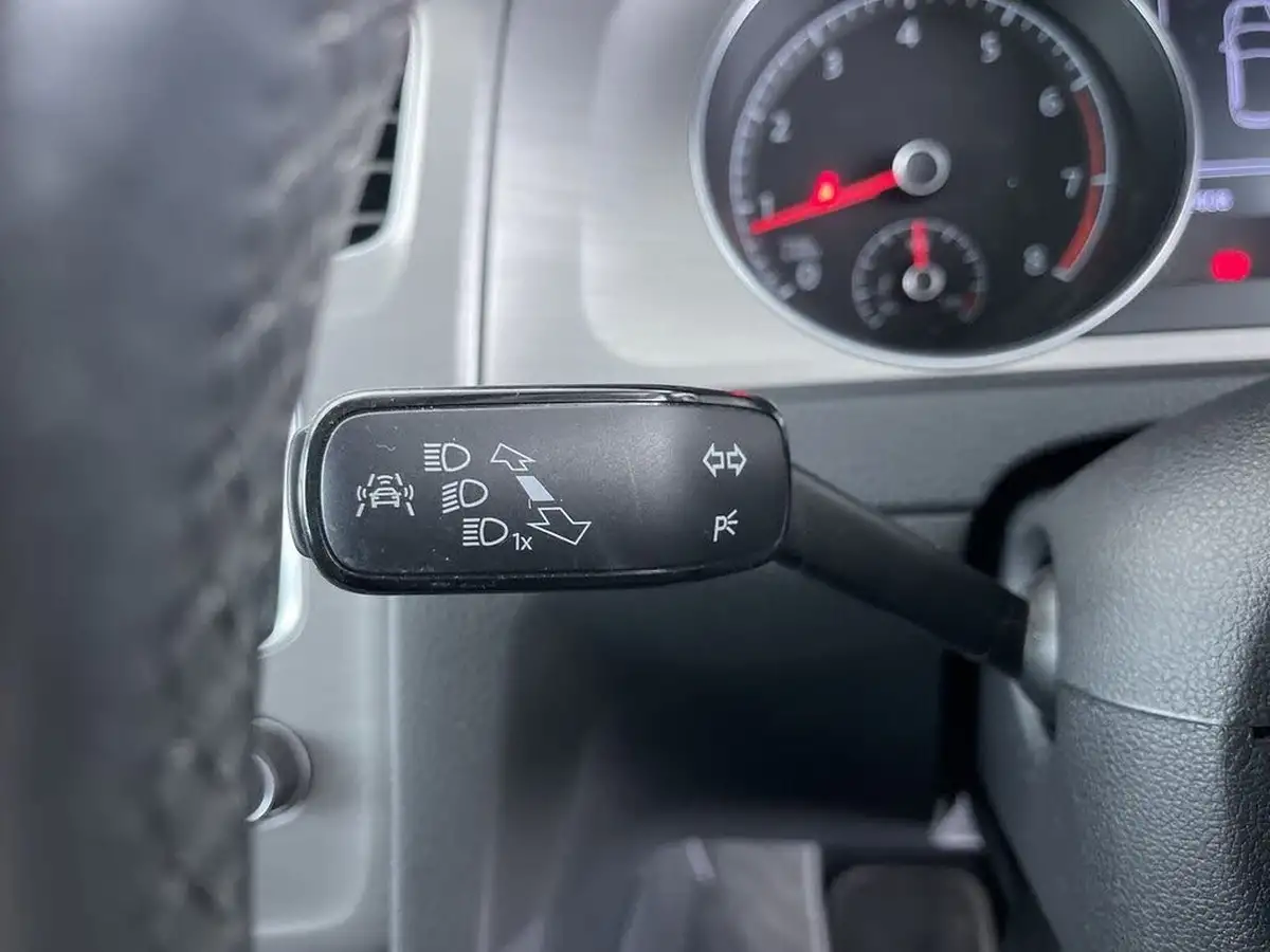 2015-volkswagen-golf-14-match-5d-dsg-big-52