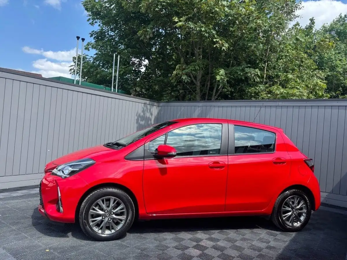 2017-toyota-yaris-15-vvt-i-icon-navi-big-3