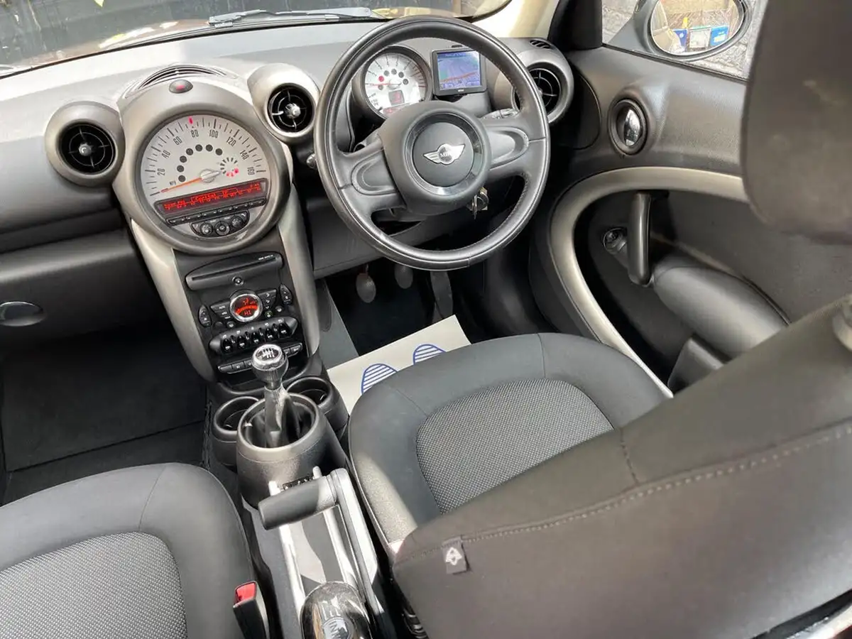 2011-mini-countryman-16-cooper-pepper-big-26
