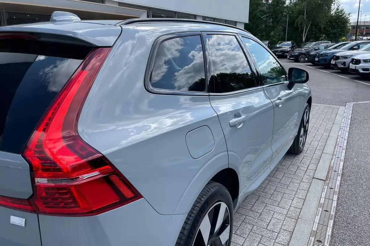 2024-volvo-xc60-20-t8-r-design-pro-big-13