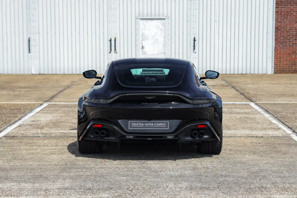 2021-aston-martin-vantage-40-v8-vantage-coupe-big-7