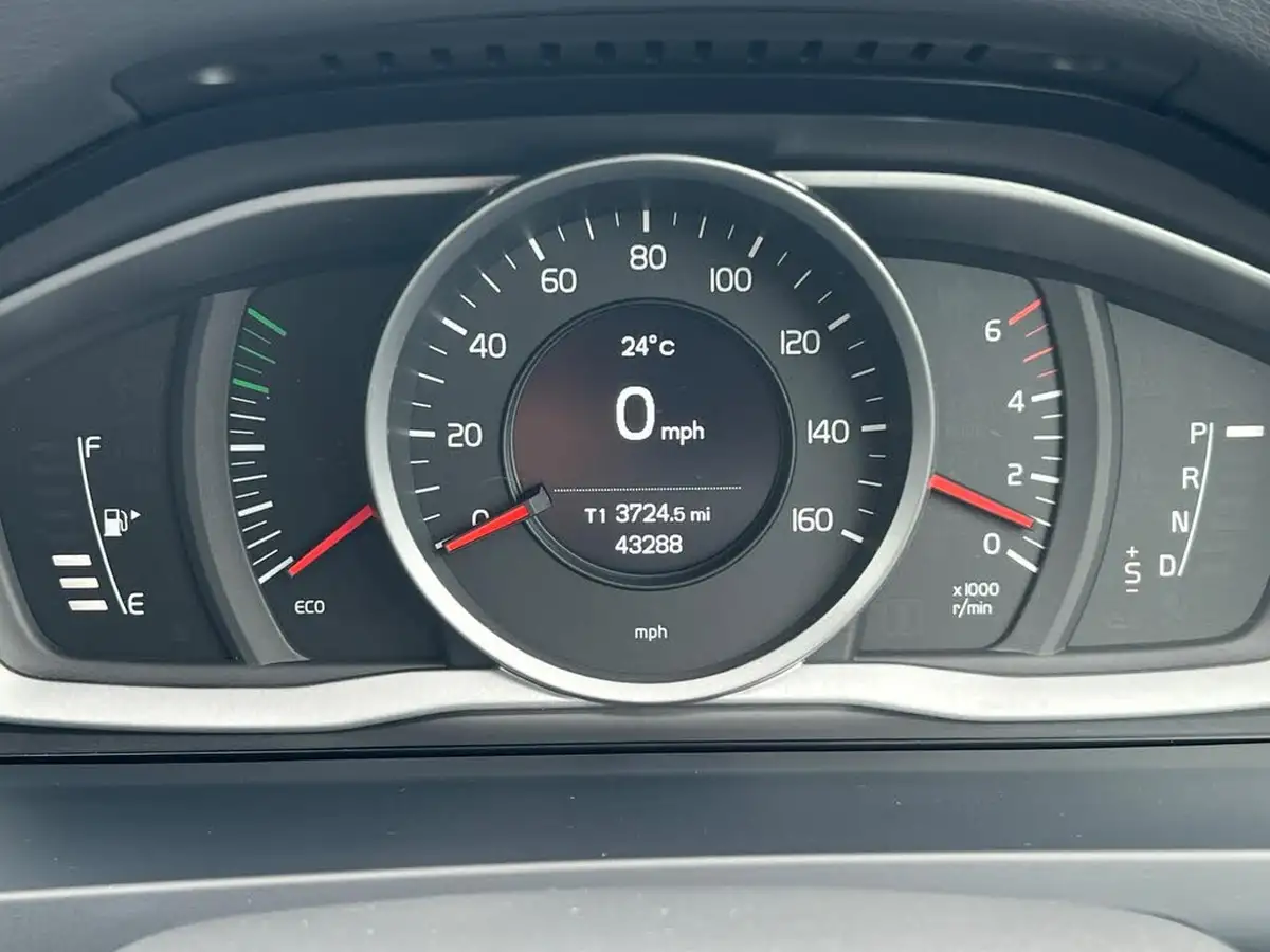 2016-volvo-v60-20td-d4-se-geartronic-big-19