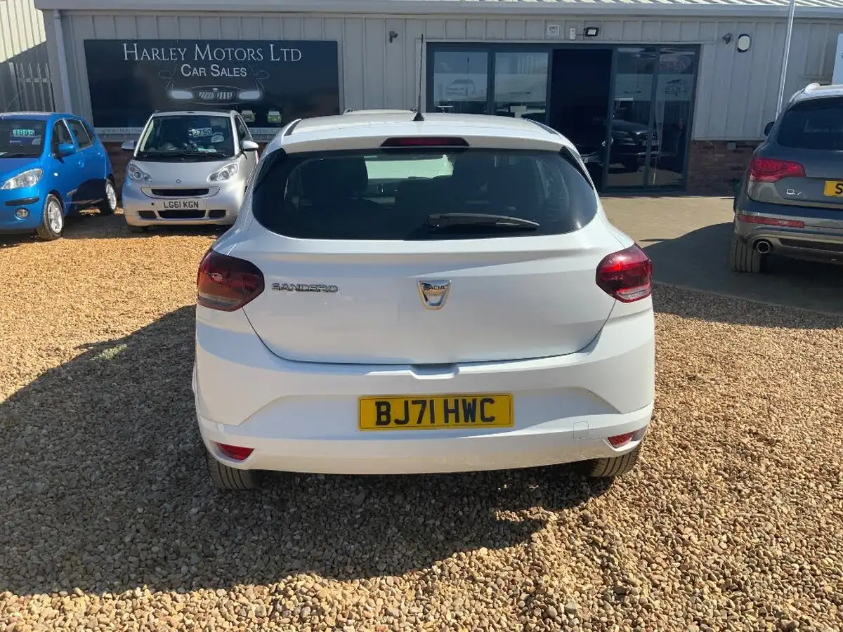 2021-dacia-sandero-10-tce-essential-90bhp-big-1