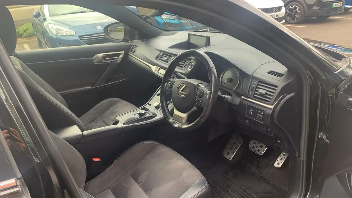 2018-lexus-ct-200h-18-covenience-pack-f-sport-leather-big-10