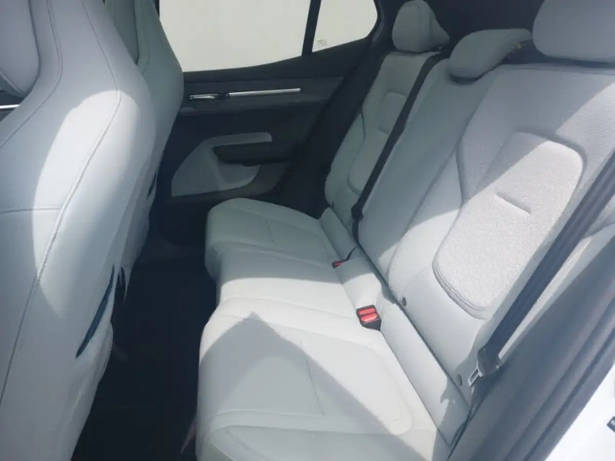 2024-volvo-ex30-e-single-motor-ultra-big-5