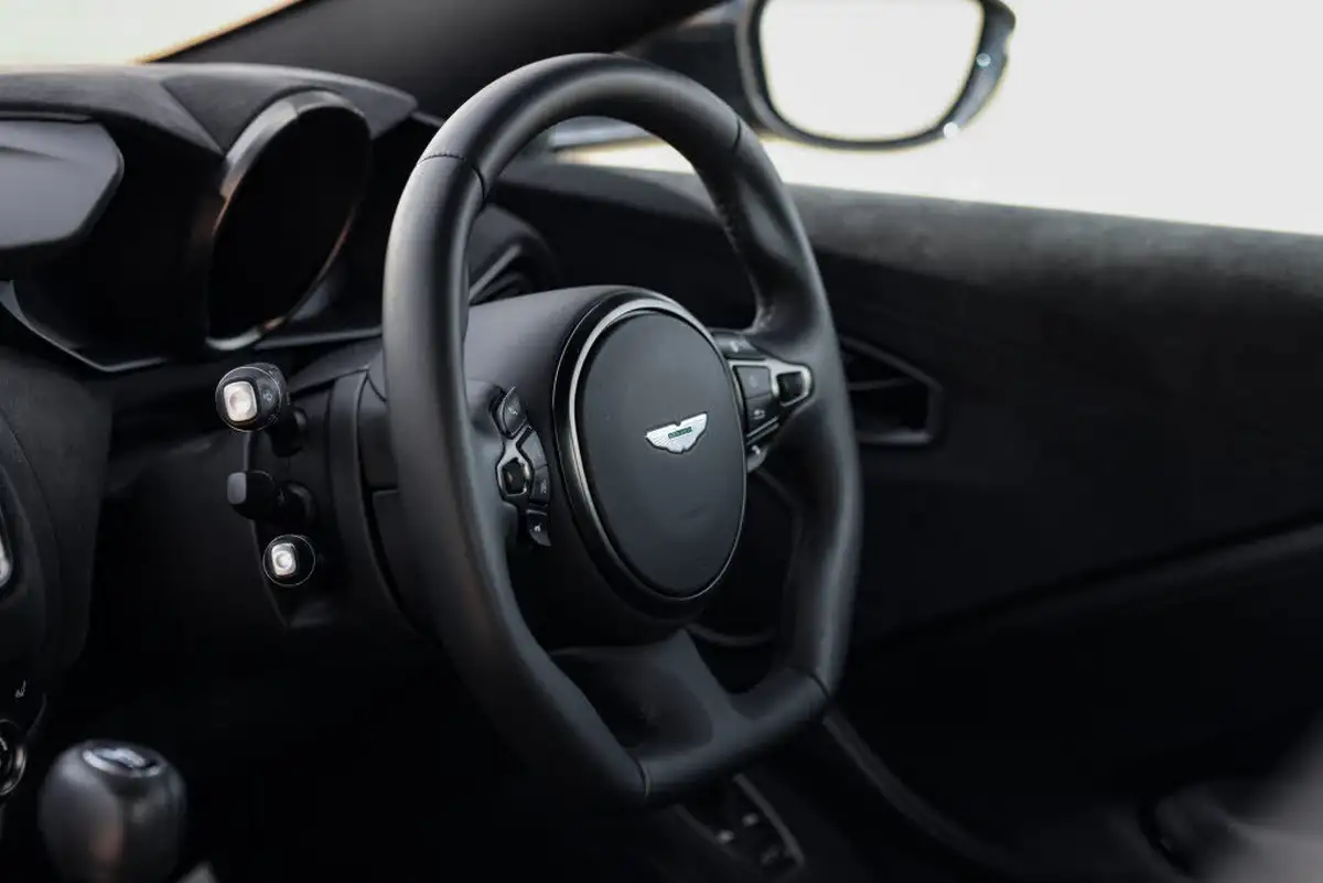 2021-aston-martin-vantage-40-v8-vantage-coupe-big-55