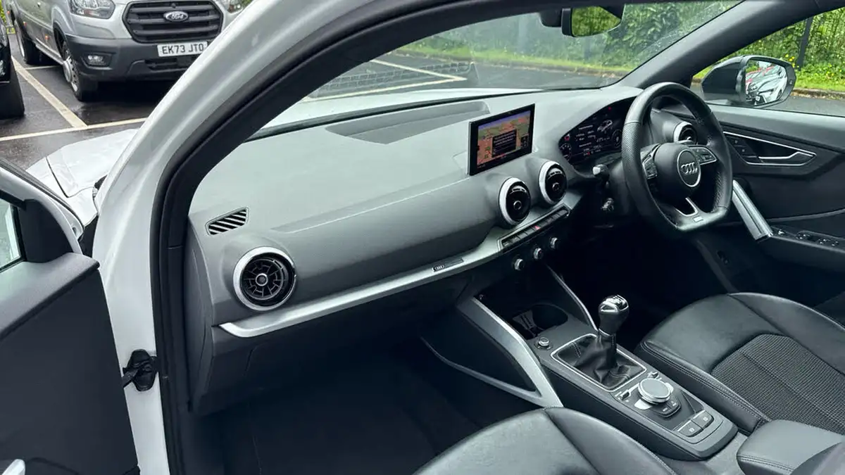 2022-audi-q2-15-35-tfsi-black-edition-big-9