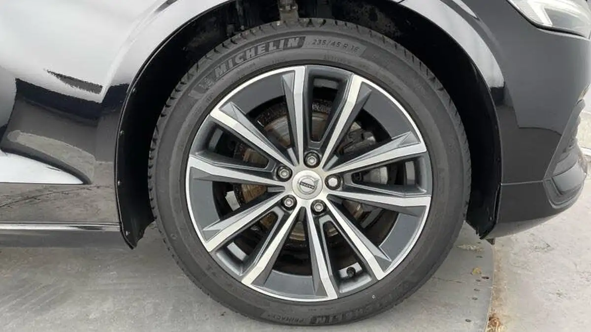 2022-volvo-v60-20-b3-momentum-161bhp-big-4