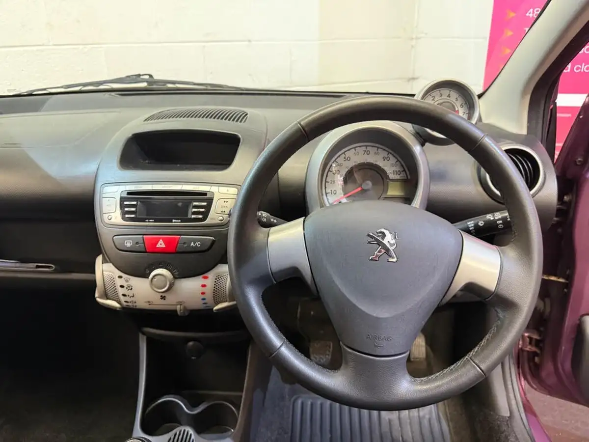 2013-peugeot-107-10-allure-5d-big-43