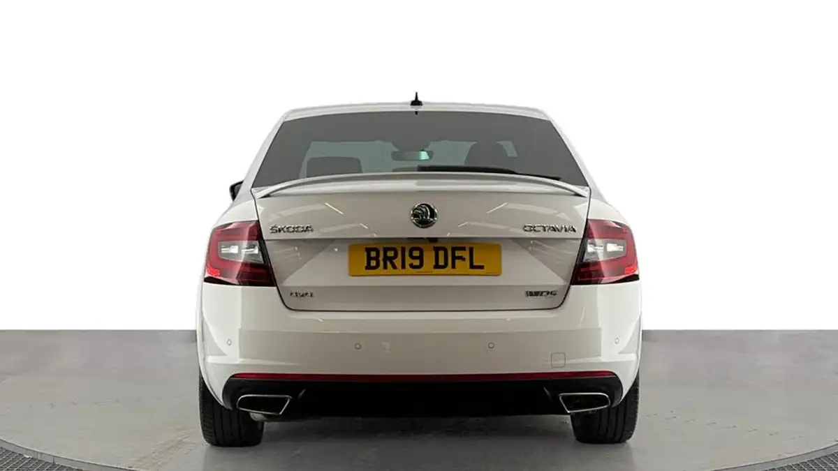 2019-skoda-octavia-20tdi-vrs-4x4-scr-hatchback-big-4