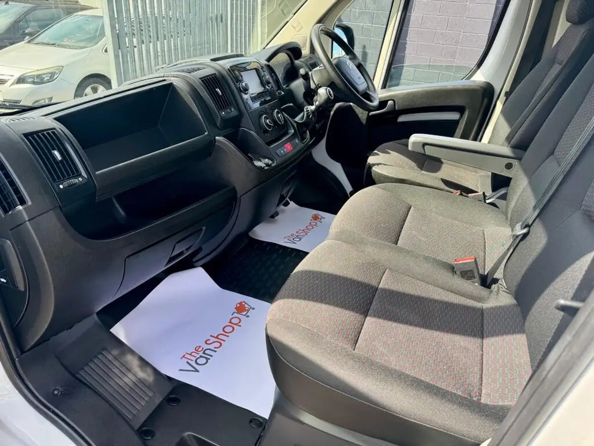 2022-citroen-relay-22bluehdi-35-l3h2-enterprise-panel-big-14