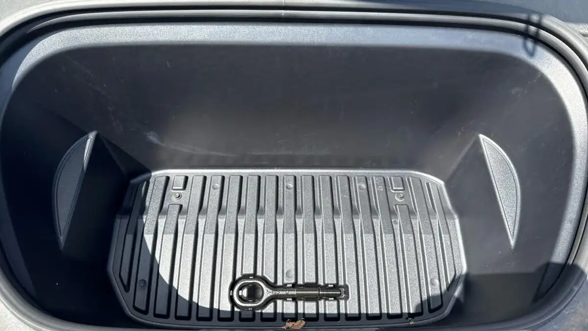 2023-tesla-model-y-e-rwd-big-15