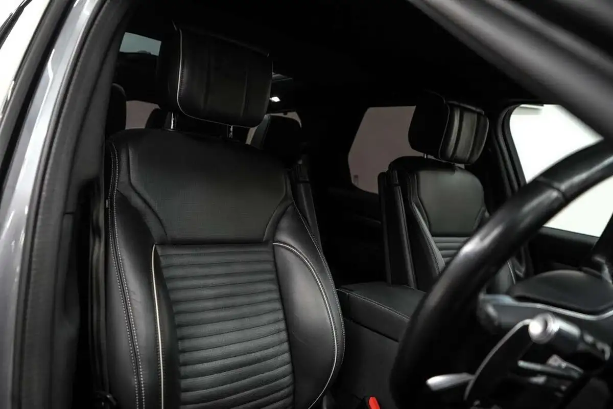 2021-land-rover-discovery-30-d300-r-dynamic-hse-big-16