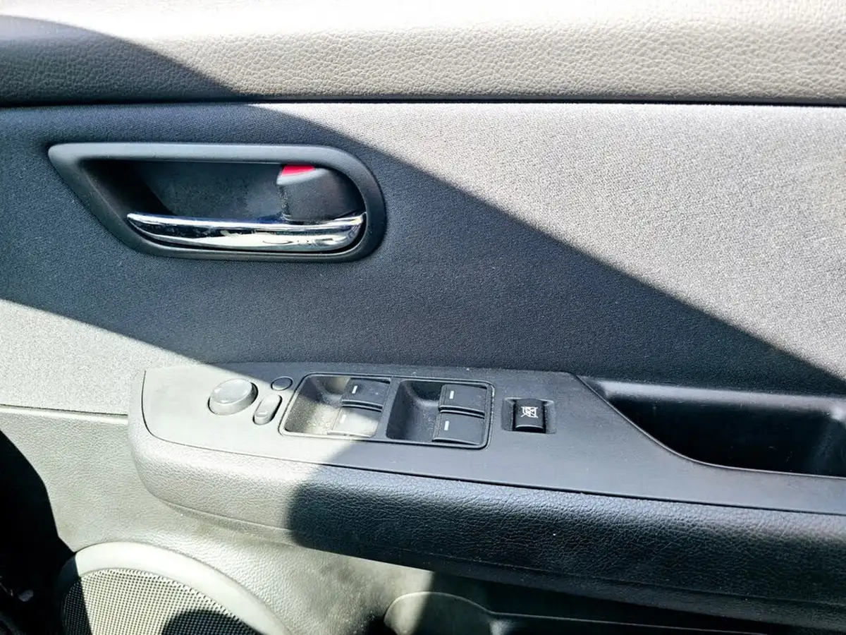 2012-mazda-mazda6-18-ts-big-13