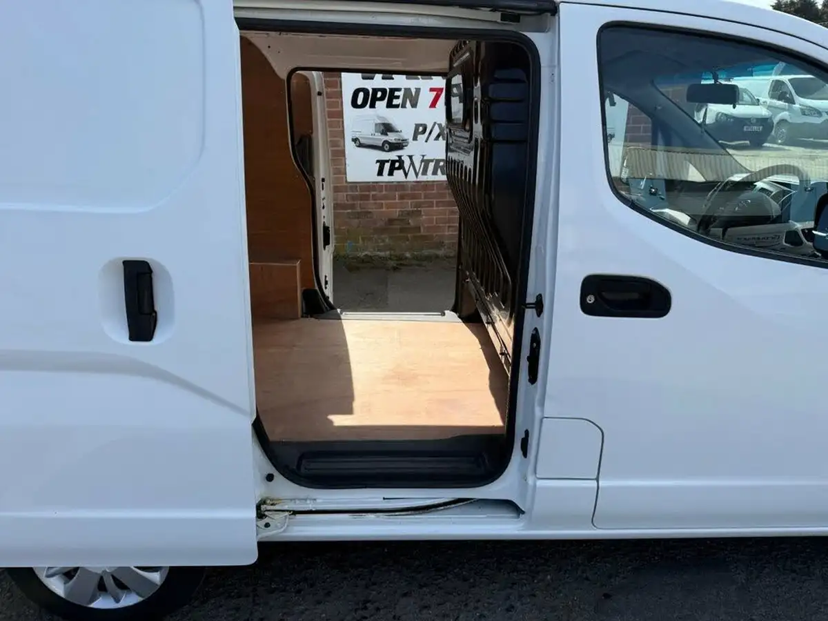 2017-nissan-nv200-15td-acenta-110bhp-eu6-panel-van-big-17