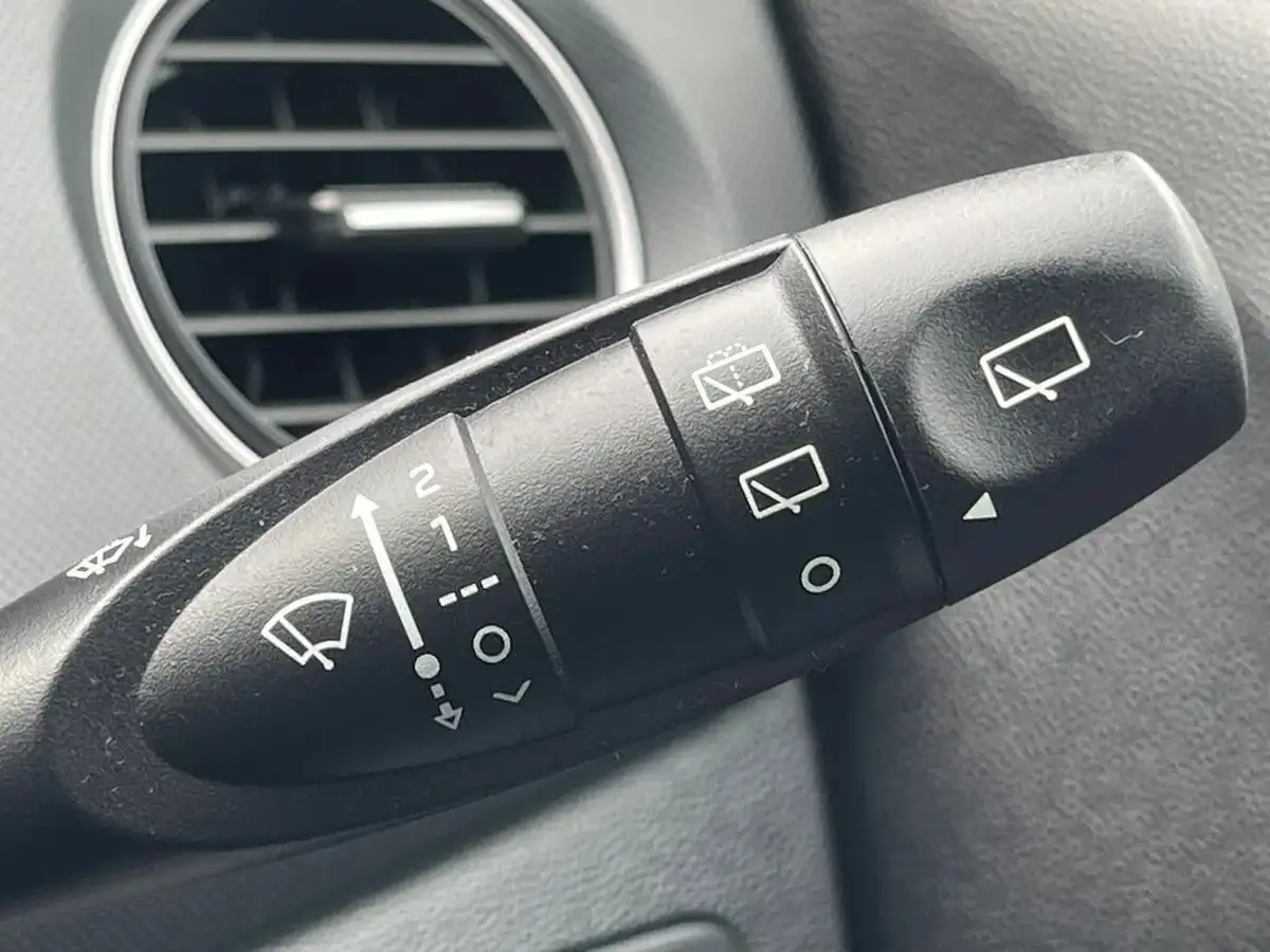 2018-hyundai-i10-12-se-big-15