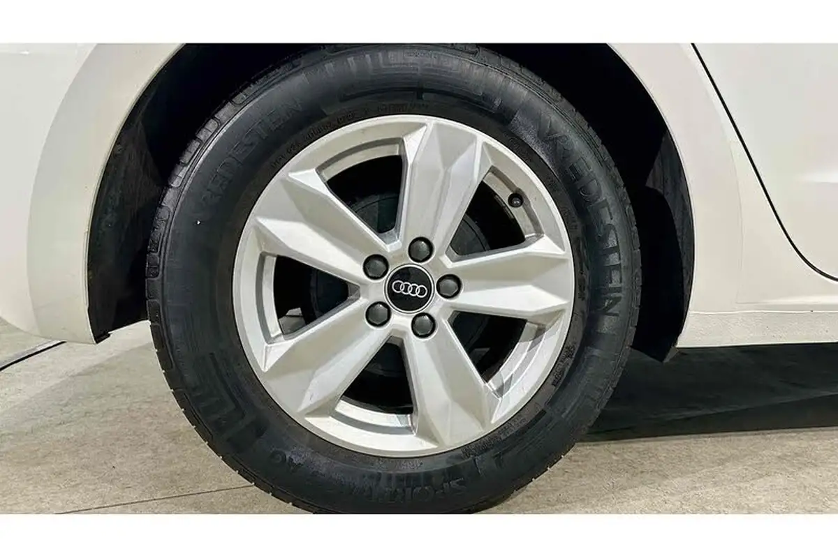 2022-audi-a1-10-25-tfsi-technik-big-15