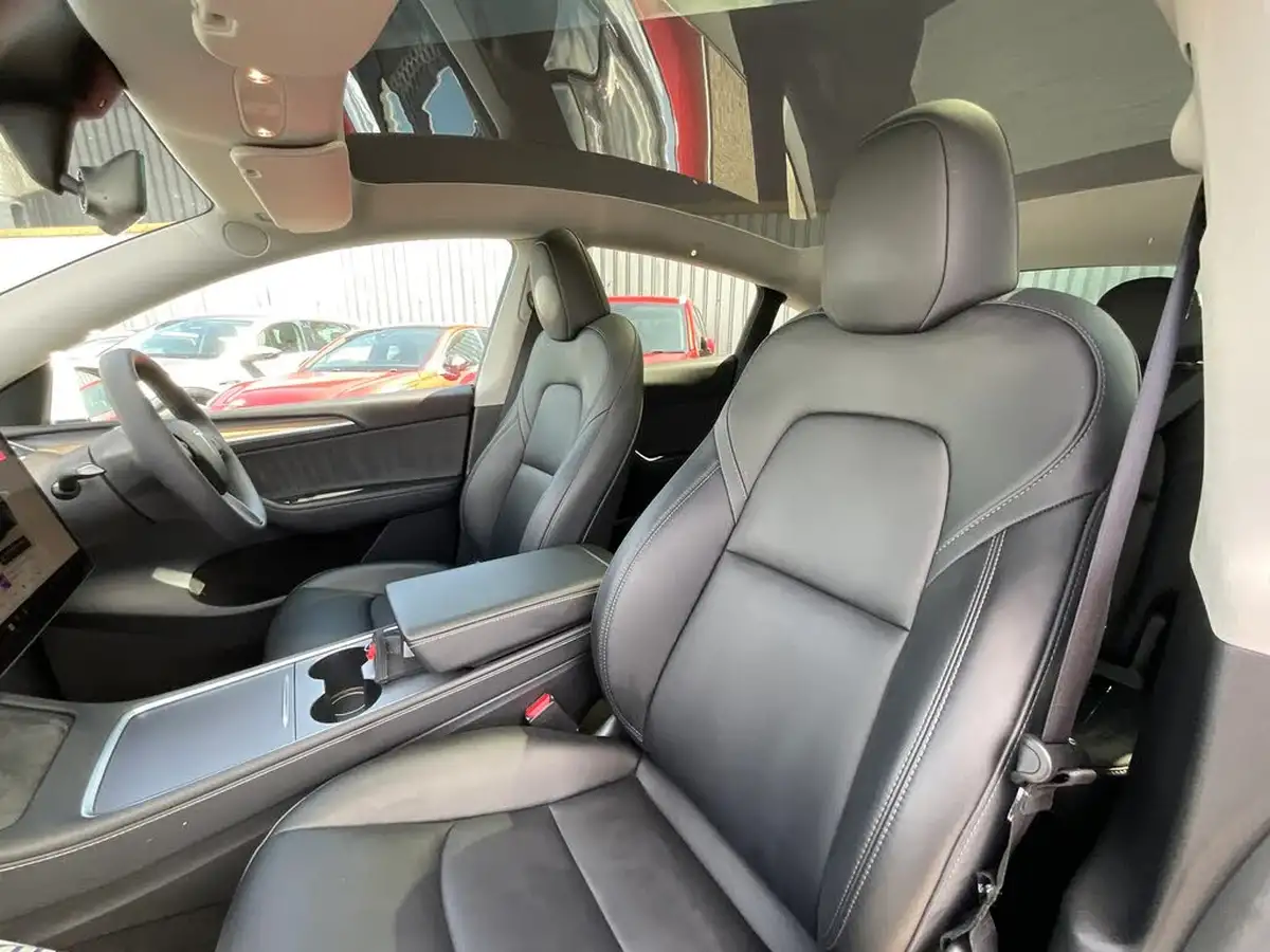 2022-tesla-model-y-e-long-range-big-9