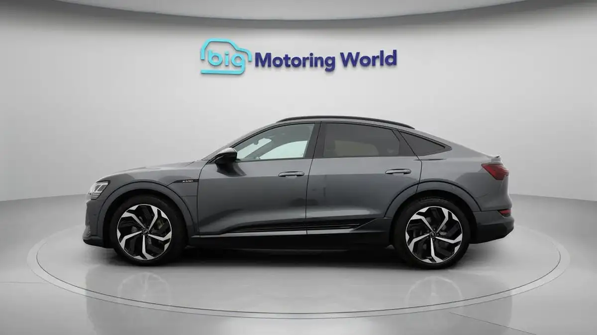 2022-audi-e-tron-50e-black-edition-sportback-big-4