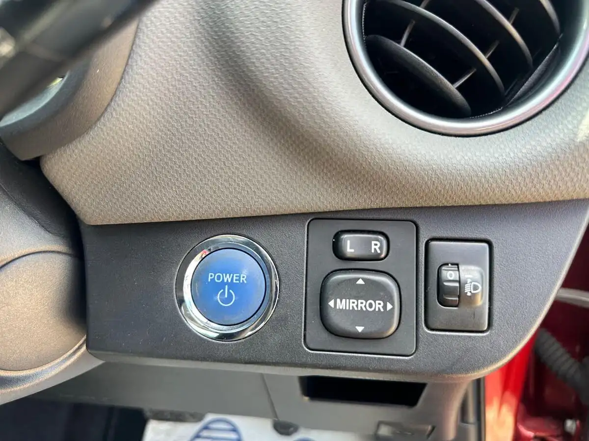 2015-toyota-yaris-15-vvt-i-icon-hybrid-big-22