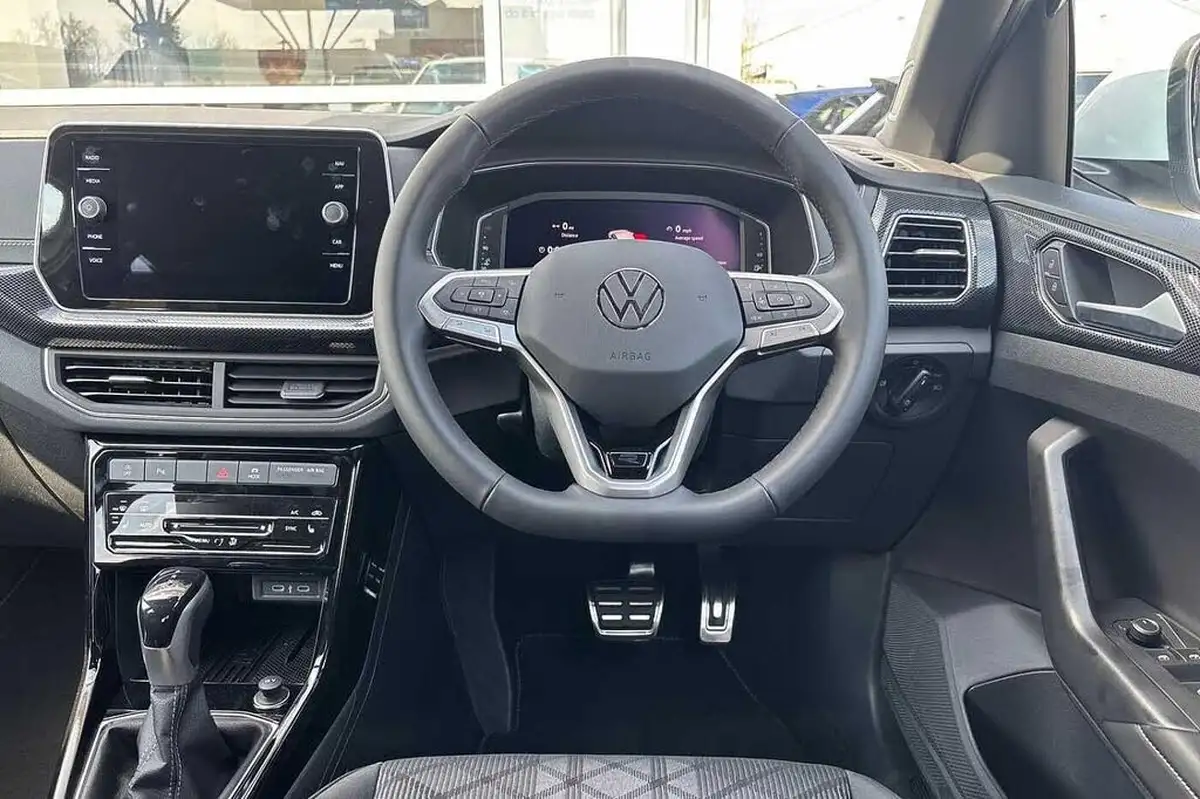2025-volkswagen-t-cross-10-tsi-r-line-dsg-big-13