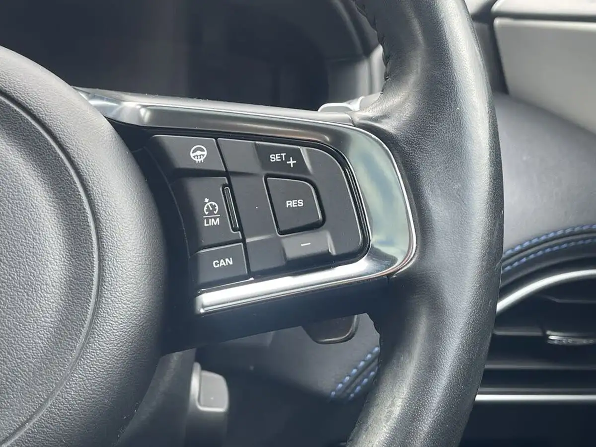 2018-jaguar-xe-20i-r-sport-250ps-1997cc-big-21