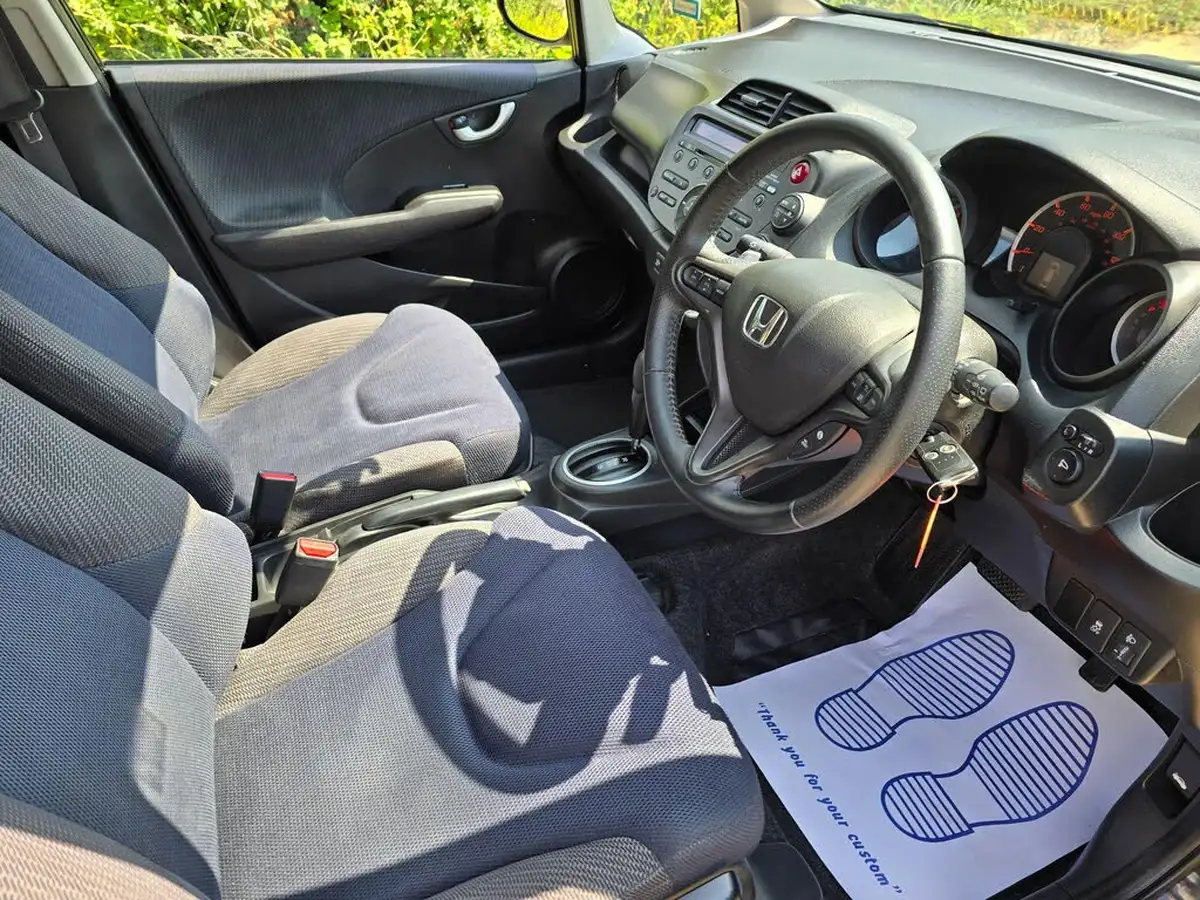2013-honda-jazz-14-es-plus-cvt-big-3