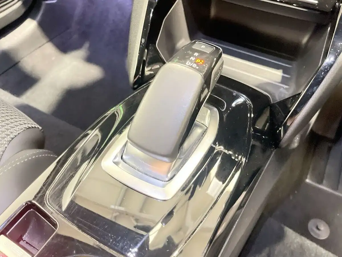 2022-peugeot-208-e-gt-136bhp-50kwh-big-11
