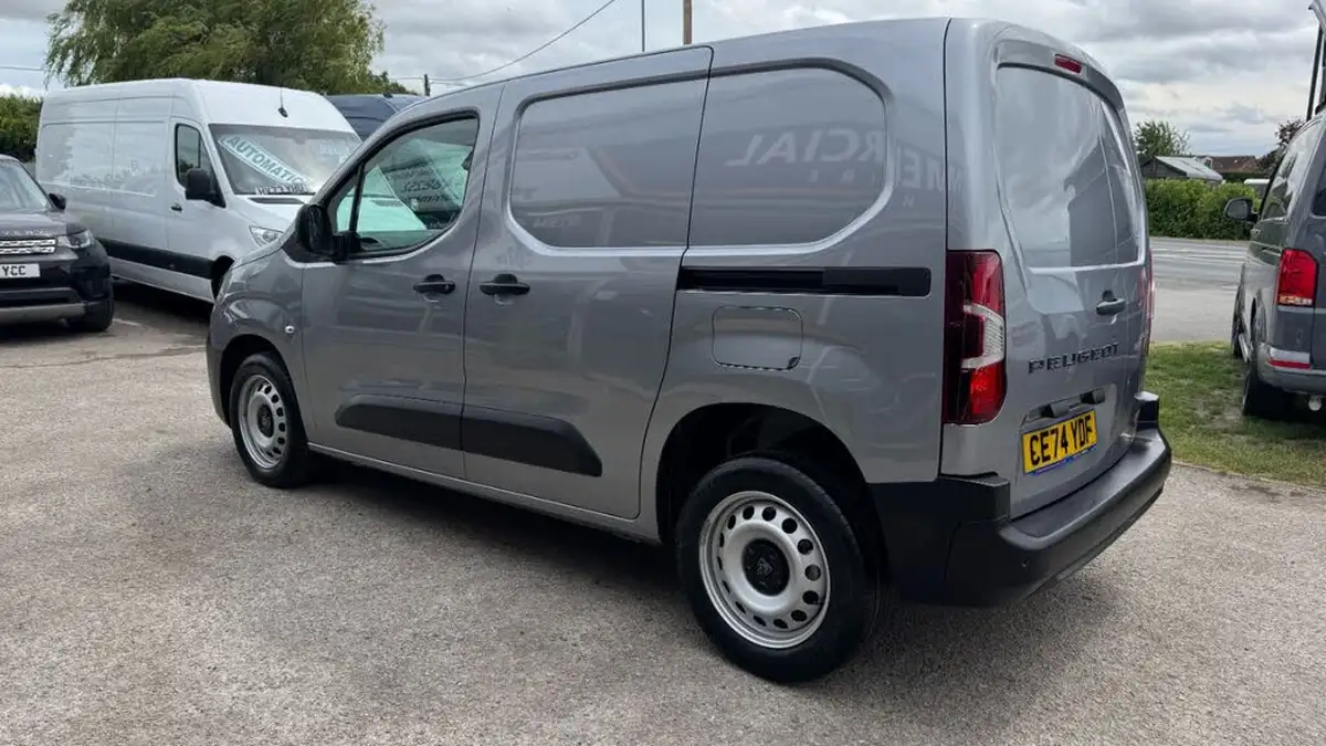 2024-peugeot-partner-15-bluehdi-professional-100pseu6d-big-23