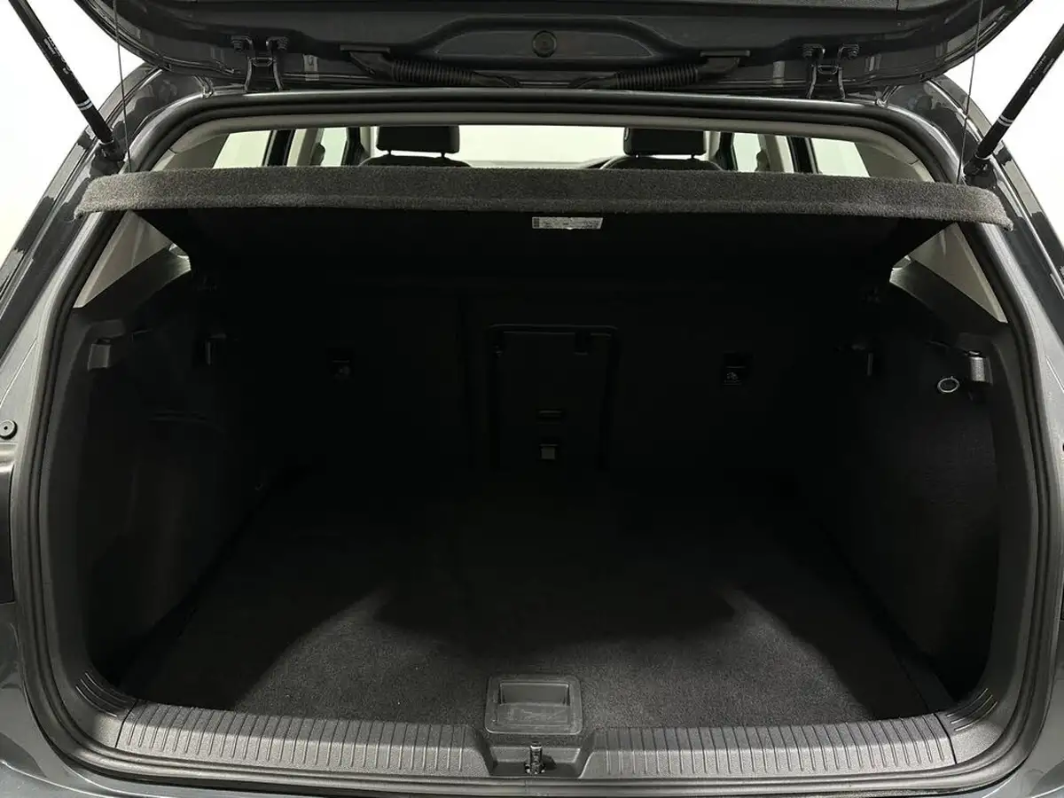 2023-volkswagen-golf-15-tsi-life-150ps-hatchback-big-43