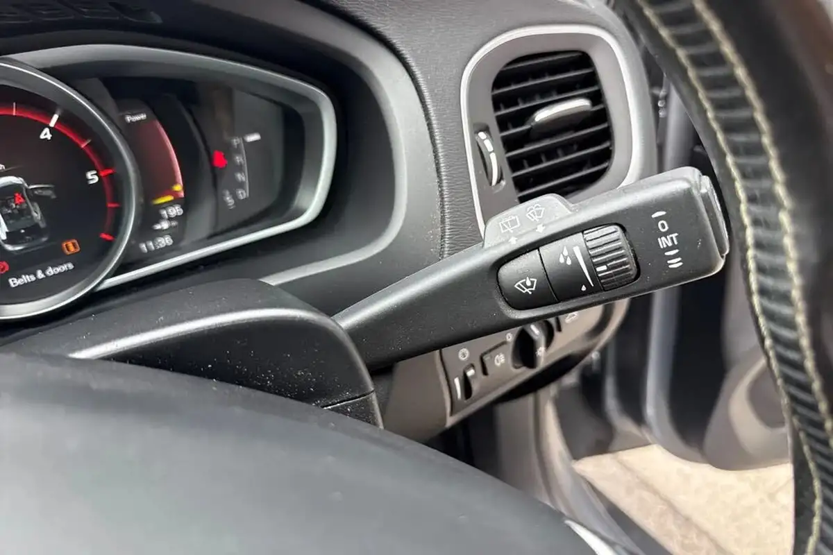 2016-volvo-v40-20td-d3-r-design-pro-geartronic-big-56