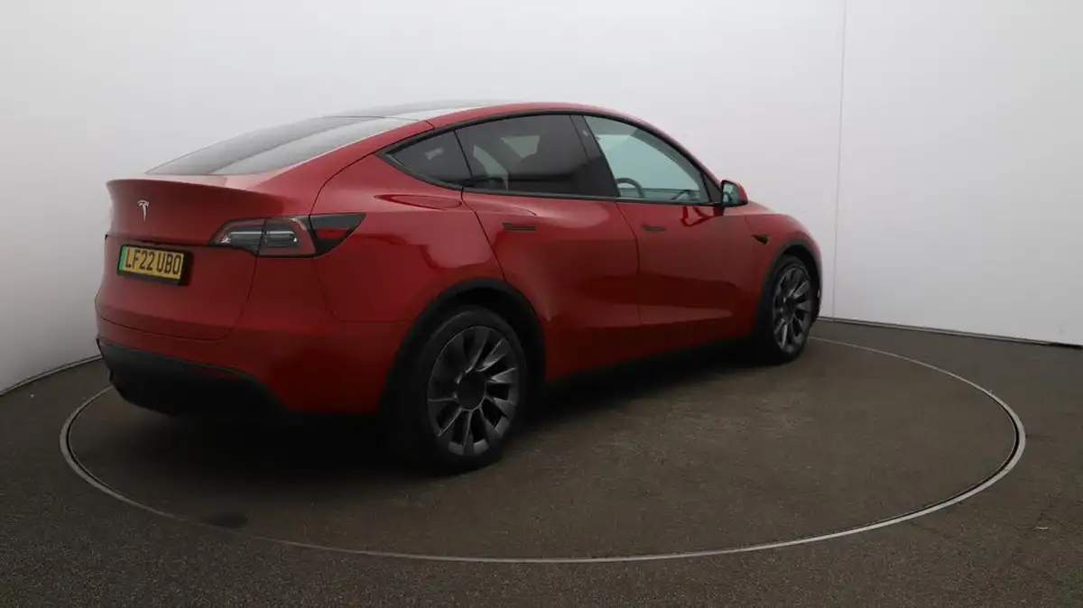 2022-tesla-model-y-e-long-range-big-48