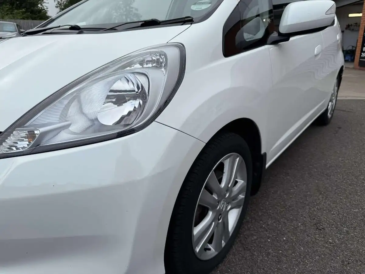 2014-honda-jazz-14-es-plus-big-24